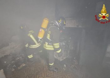 Abitazione in fiamme a Orani: intervento dei Vigili del Fuoco