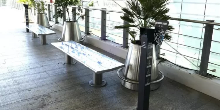 All’aeroporto di Cagliari posacenere per riciclare mozziconi