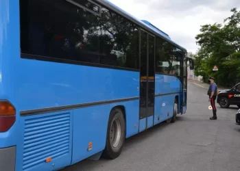 Migranti senza biglietto bloccano servizio su pullman dell’Arst