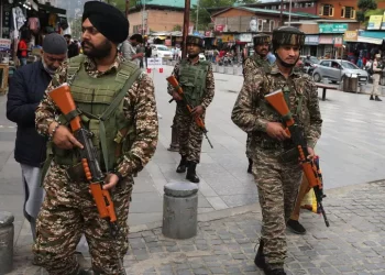 Decima notte di scontri India-Pakistan nel Kashmir