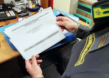 Dipendenti supermercato sfruttati, pagati 1,6 euro l’ora