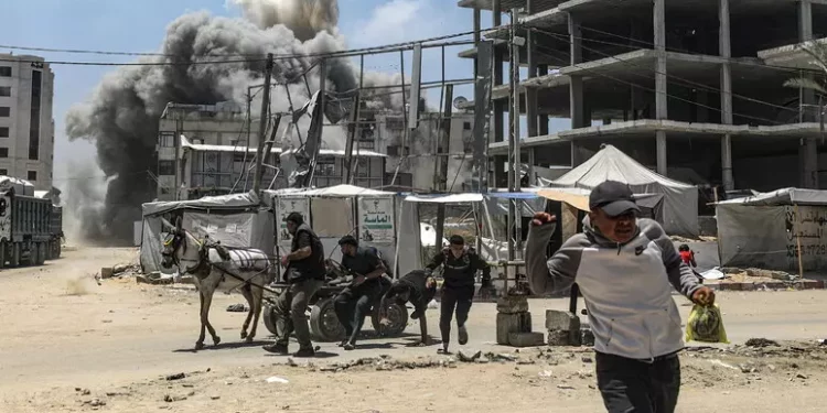 Raid israeliano a Gaza: 7 morti, inclusa intera famiglia