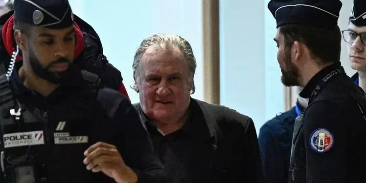 Aggressioni sessuali, Gérard Depardieu condannato a 18 mesi