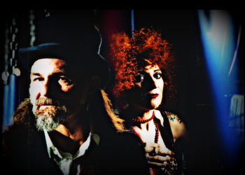 L’artista e rocker cagliaritano Joe Perrino porta il “Cantastorie di Vita Mala” a Sassari