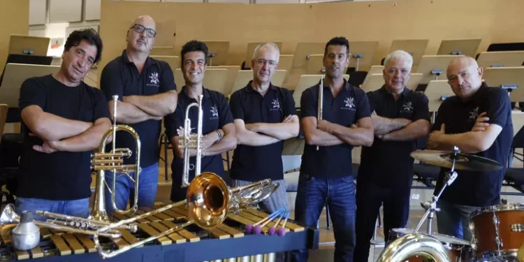 La Buzzing Jars Brass Band suona a Cagliari al Bastione S. Remy