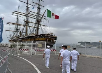 Luna Rossa accoglie l’Amerigo Vespucci a Cagliari