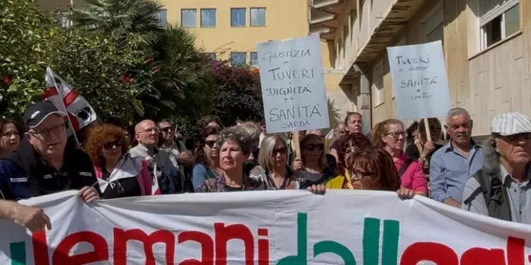 Nuovo sit-in al Businco contro il trasferimento dei pazienti