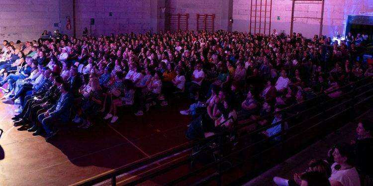 Bagno di pubblico per Roberta Bruzzone a Villacidro. Aperta con successo la 40ª edizione del Premio Dessì