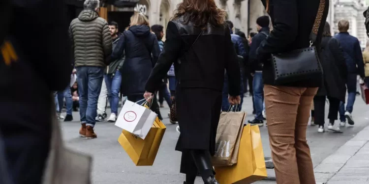 Istat, giù le vendite a marzo, -0,5% sul mese, -2,8% su anno