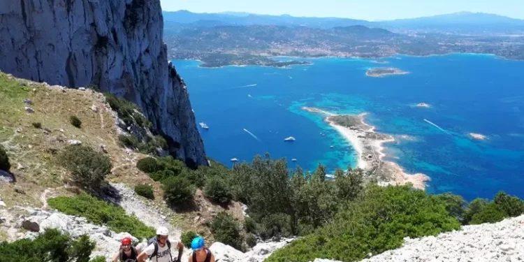 Stop alle arrampicate a Tavolara, troppi incidenti di inesperti