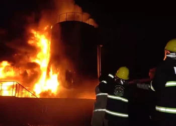 Il regime israeliano attacca lo Yemen: bombardate strutture civili