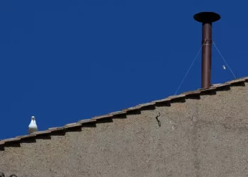 In 45mila in piazza San Pietro attendono la fumata