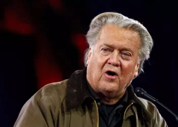 Bannon, voto anti-Trump, Leone XIV peggior scelta per Maga
