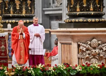 Il cardinale Re a Parolin, ‘auguri… e doppi’