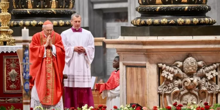 Il cardinale Re a Parolin, ‘auguri… e doppi’