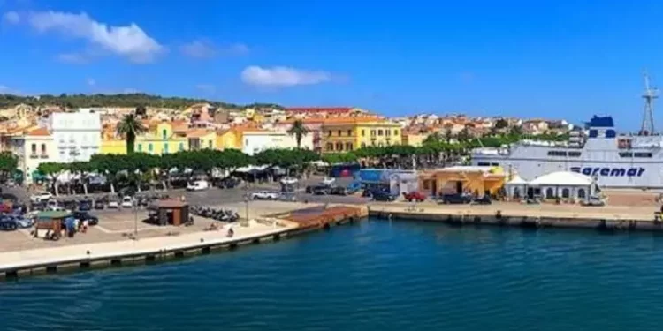 Discoteca abusiva nel chiosco, multa e denuncia per il titolare