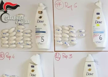 Sbarca con 1 kg di cocaina nei flaconi di bagnoschiuma, arrestato