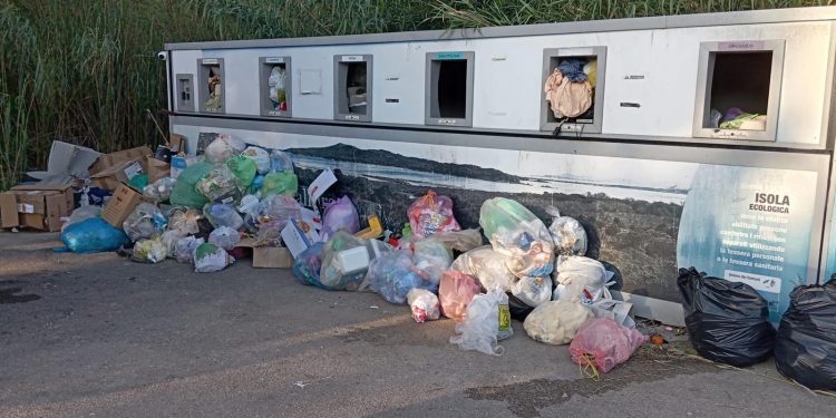 Rifiuti a Santa Teresa di Gallura, denuncia di Manconi della Cisl