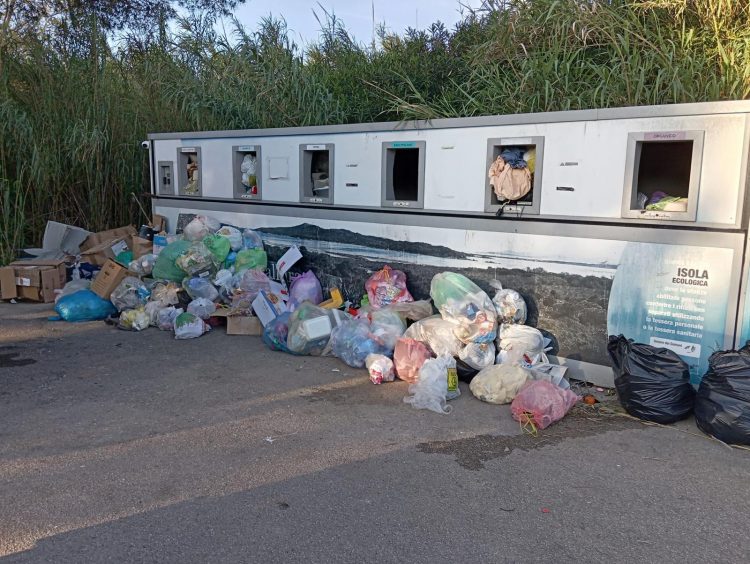 Rifiuti a Santa Teresa di Gallura, denuncia di Manconi della Cisl
