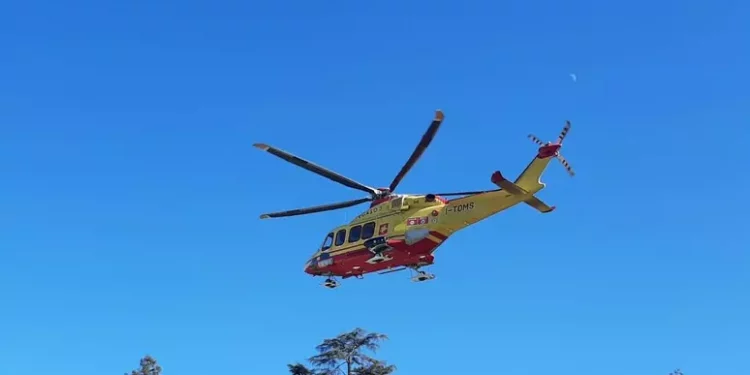Cade dalla bici e si ferisce nel parco, grave una 12enne