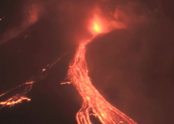 Etna, esplosioni nel cratere sud-est. Ricaduta di cenere a Zafferana Etnea