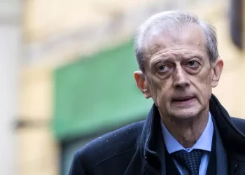 Frase shock contro Fassino sui social, polemica nel Pd sardo