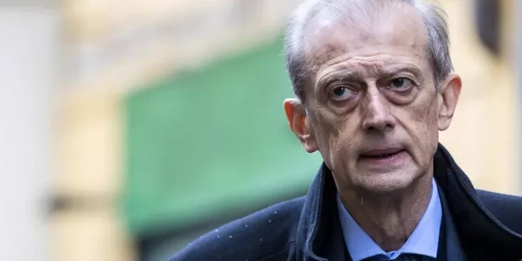 Frase shock contro Fassino sui social, polemica nel Pd sardo