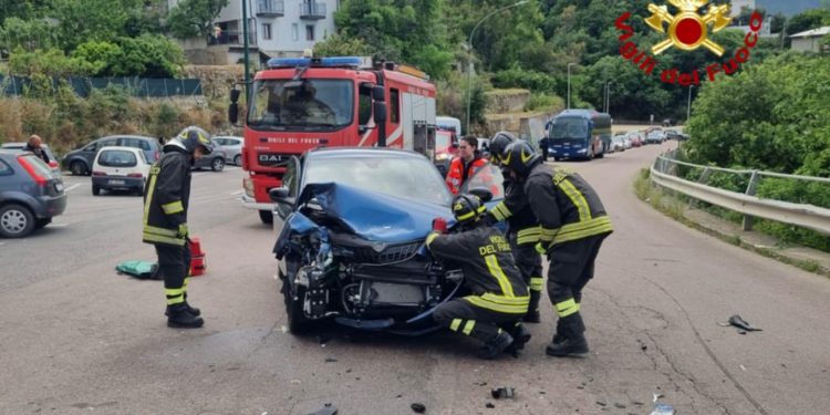 Pauroso scontro a Lanusei: due feriti