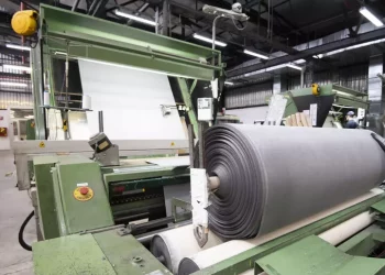 Istat, produzione industriale a marzo +0,1%, -1,8% su anno