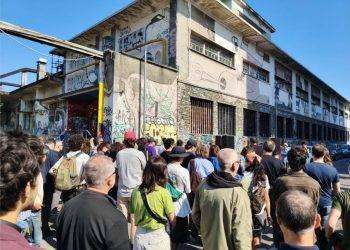 Leoncavallo, il presidio contro il 132º sfratto del centro sociale: tutto rinviato al 15 luglio