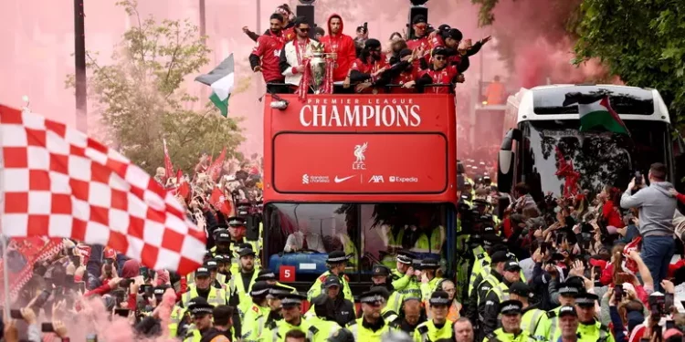 Auto sui pedoni a parata per vittoria Liverpool