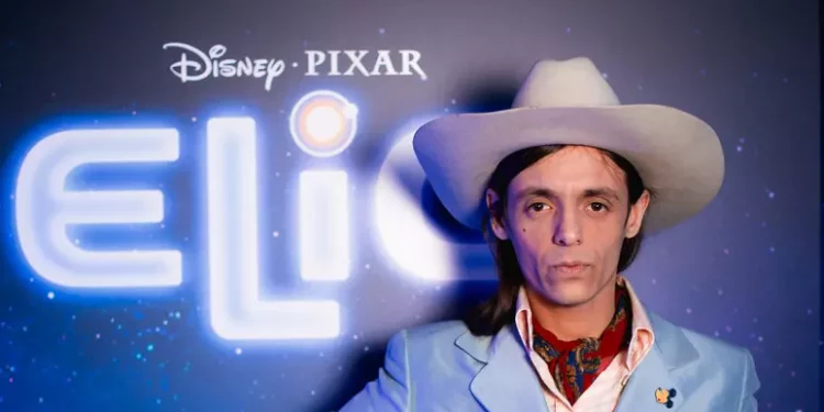 Lucio Corsi, do la voce a un ambasciatore alieno in ‘Elio’