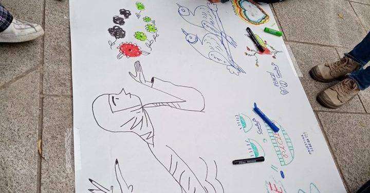 Gatti, petardi e giornali distratti: la protesta del 10 maggio a Cagliari