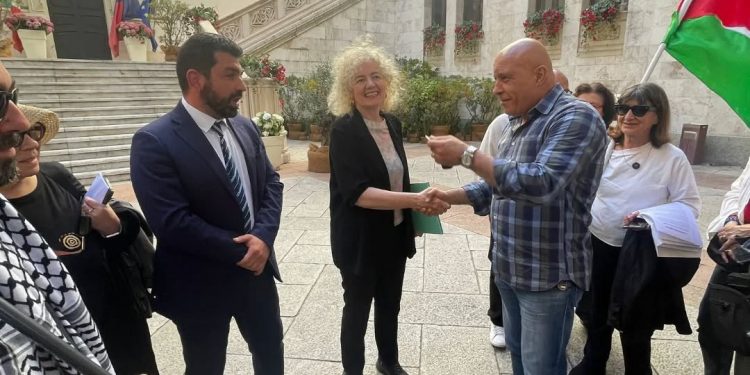 Consegnate le firme per l’adesione del Comune di Cagliari al boicottaggio di aziende e istituzioni israeliane