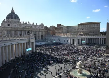 Fumata bianca, eletto il Papa