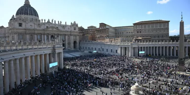 Fumata bianca, eletto il Papa
