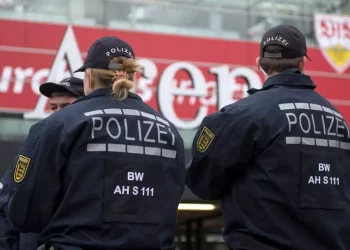 Auto sulla folla a Stoccarda, numerosi feriti. Fermato l’autista