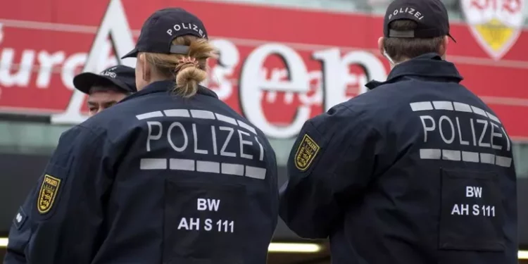 Auto sulla folla a Stoccarda, numerosi feriti. Fermato l’autista