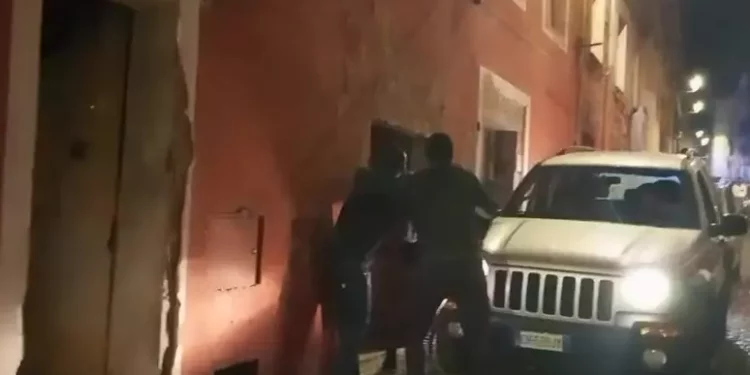 Rissa nella notte nel centro storico di Sassari, tre arresti