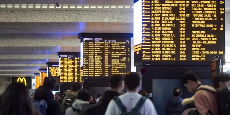Sindacati, adesione massiccia a sciopero treni, al 90%