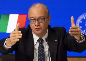 Valditara, chiedo stop cellulari a scuola a under 14 in Ue