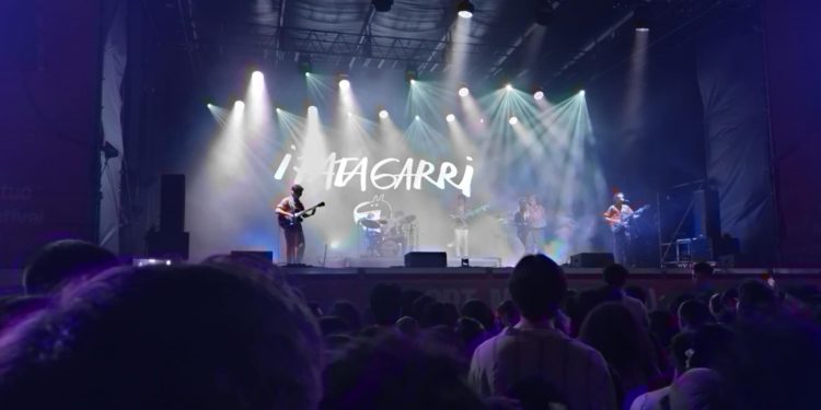 Dalla musica di strada al palco del Primo maggio, i Patagarri infiammano Cagliari