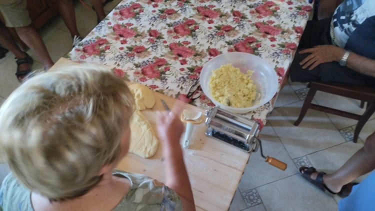 Grande successo per L’Isola Nuda, il festival che promuove la nudità sociale