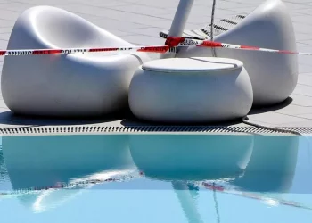 5 bimbi ricoverati dopo bagno in piscina a Roma, uno grave