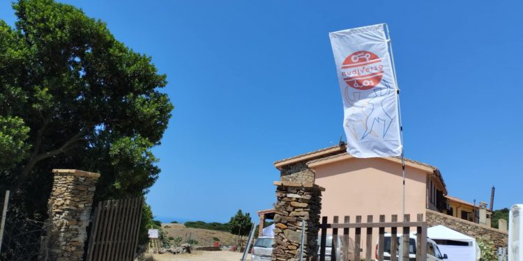 Grande successo per L’Isola Nuda, il festival che promuove la nudità sociale