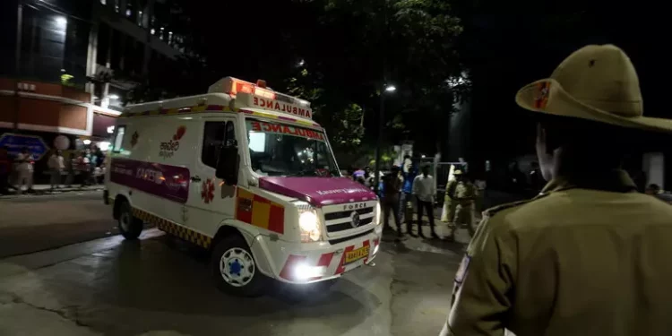 Aereo passeggeri precipita in India con 242 persone a bordo