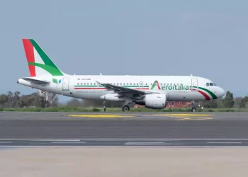 Anomalia tecnica, volo Aeroitalia Cagliari-Roma torna a Elmas