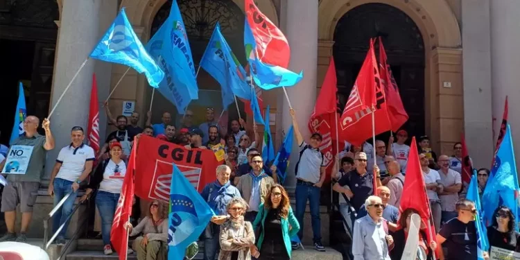 Anche a Cagliari sciopero e presidio davanti alle Poste