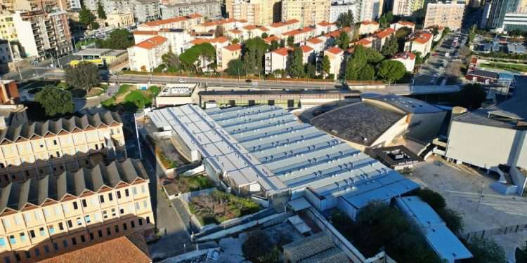 Cagliari, completato l’intervento di schermatura solare al Mercato Civico provvisorio di piazza Nazzari