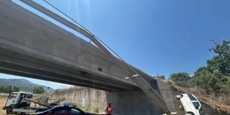 Con l’auto cade dal ponte a San Vito, grave una 28enne